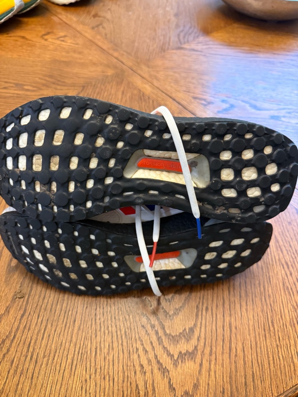Men’s Adidas Ultraboost - Picture 4 of 4